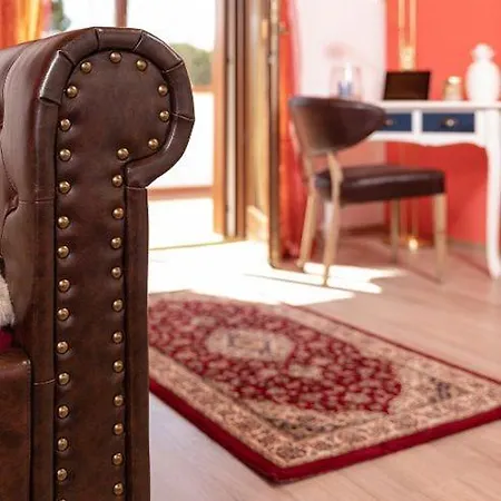 Lucia Вилла Caleri