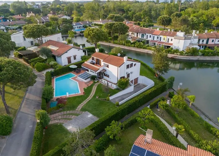 Lucia Albarella Island